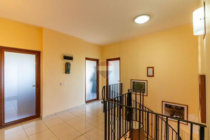 Casă individuală cu 5 camere cu Teren 500 Mp în Păulești