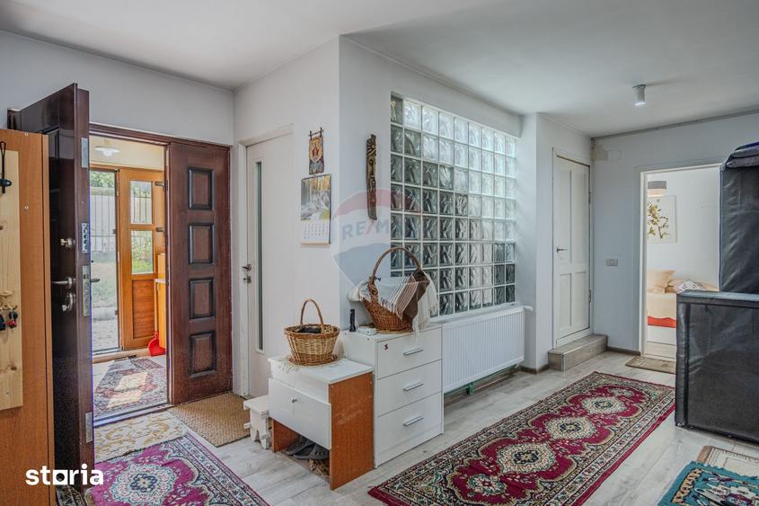 Casă cu 8 camere cu Teren 953 Mp în Vulcan