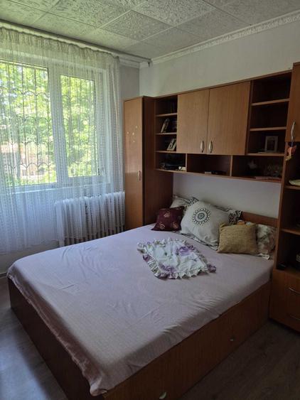 Apartament cu 3 camere semidecomandat în Drumul Găzarului