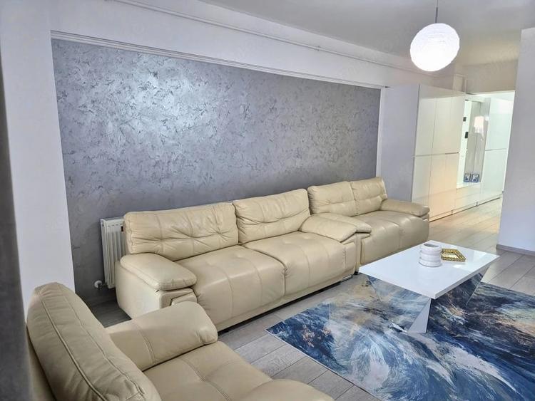Apartament cu 3 camere decomandat în Căzănești (Râmnicu Vâlcea)