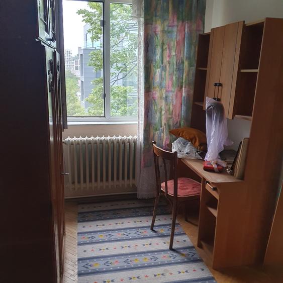 Apartament cu 3 camere în Podu Roș