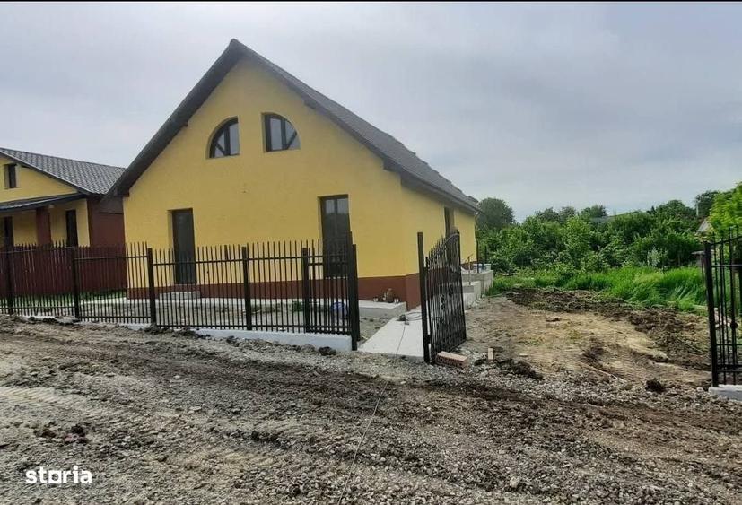Casă cu 4 camere în Voinești
