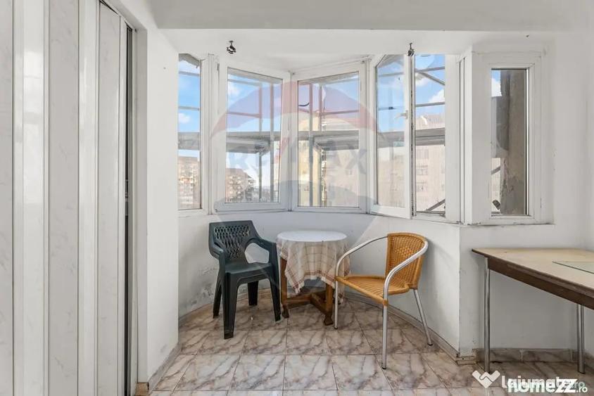 Apartament cu 4 camere decomandat în Intim