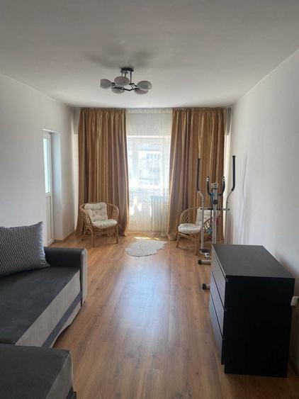 Apartament cu 3 camere decomandat în Dobroești