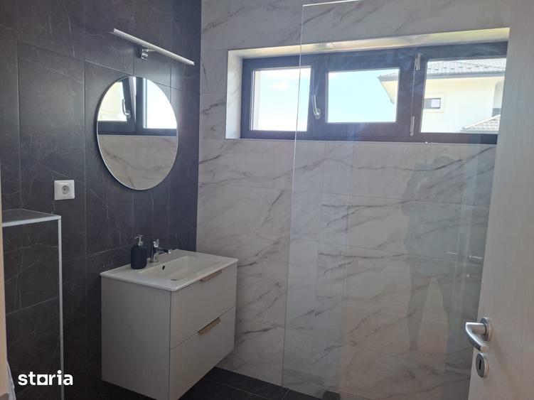 Casă cu 4 camere cu Teren 400 Mp în Păulești