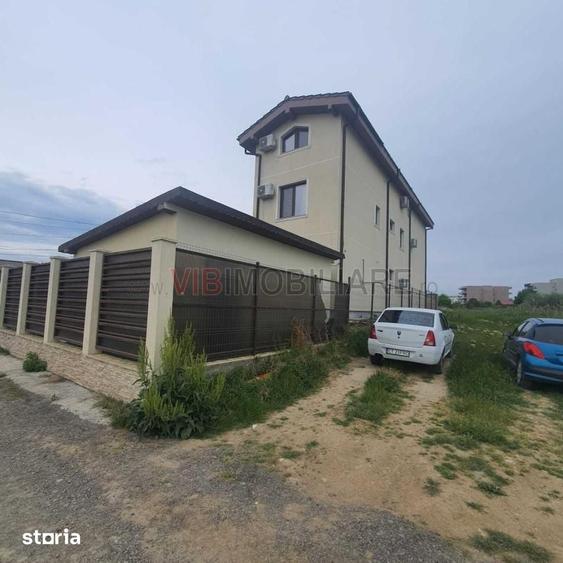 Casă cu 10 camere cu Teren 375 Mp în Central