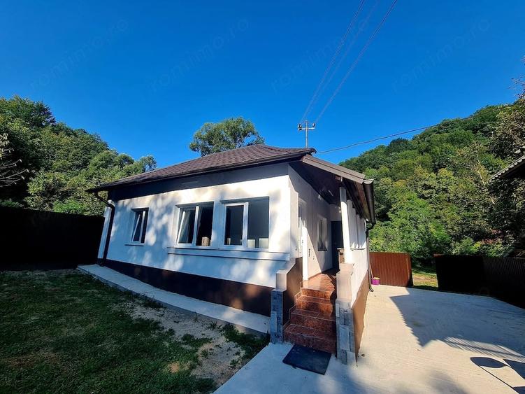 Casă cu 3 camere cu Teren 1800 Mp în Gătejești