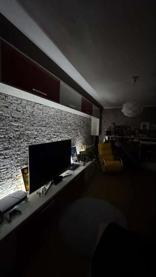 Apartament cu 3 camere decomandat, mobilat în Nicolina