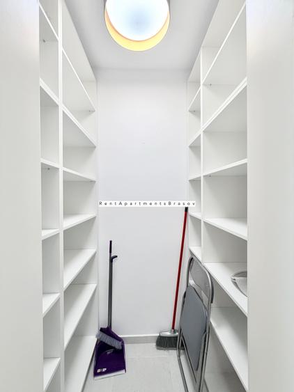Apartament cu 3 camere decomandat în Tractorul