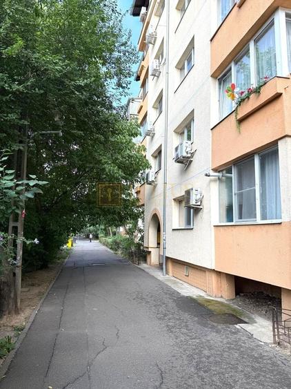 Apartament cu 3 camere decomandat, mobilat în Girocului