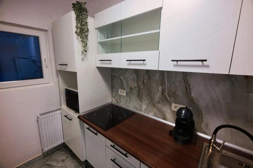 Apartament cu 3 camere semidecomandat în Romană