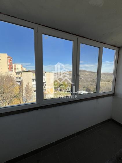 Apartament cu 3 camere semidecomandat în Exterior Est