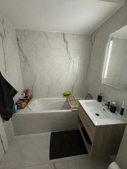 Apartament cu 3 camere decomandat în Aviației