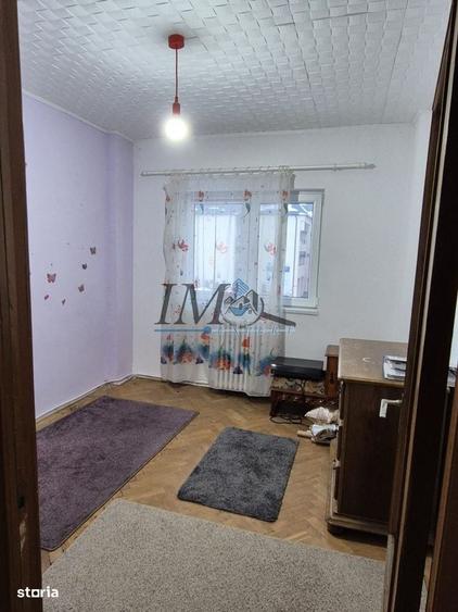 Apartament cu 4 camere decomandat în Aronești