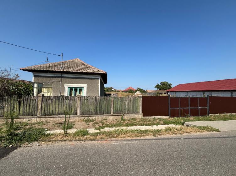 Casă cu 3 camere cu Teren 1587 Mp în Pătulele