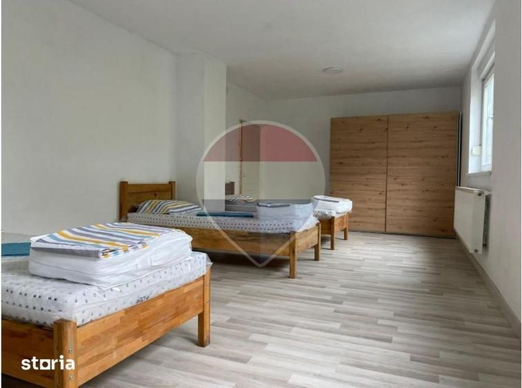 Casă cu 5 camere cu Teren 300 Mp în Central
