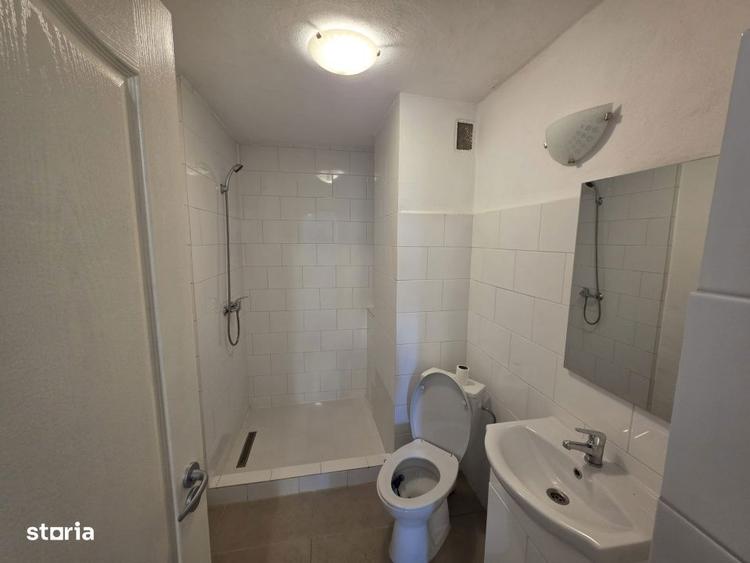 Apartament cu 3 camere semidecomandat în Independenței