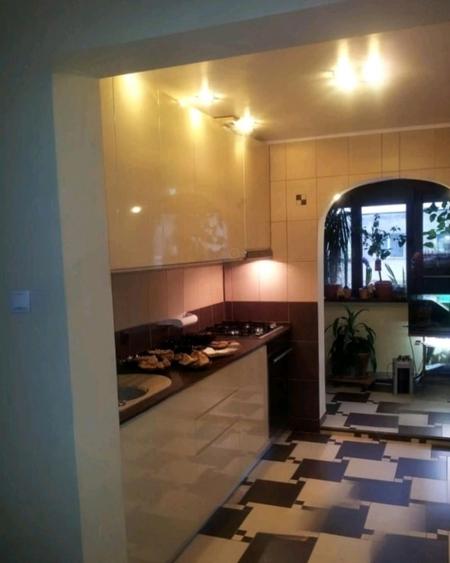 Apartament cu 3 camere decomandat, mobilat în Berceni