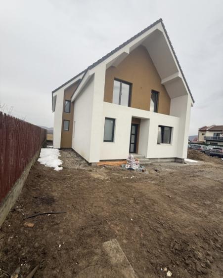 Casă individuală cu 5 camere cu Canalizare în Gilău