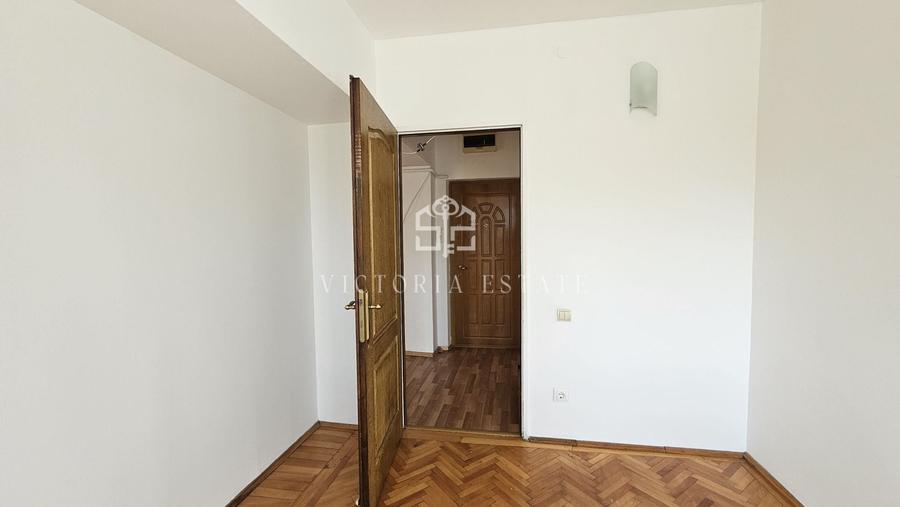 Apartament cu 3 camere decomandat în Republicii