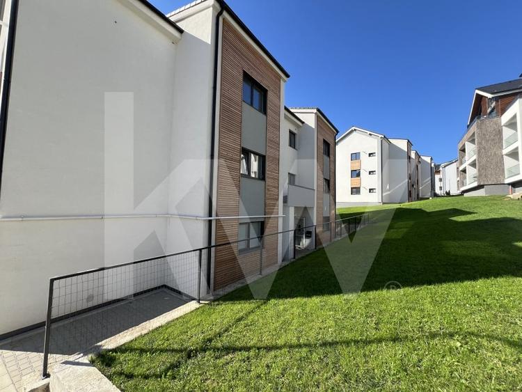Apartament cu 3 camere decomandat în Exterior Vest