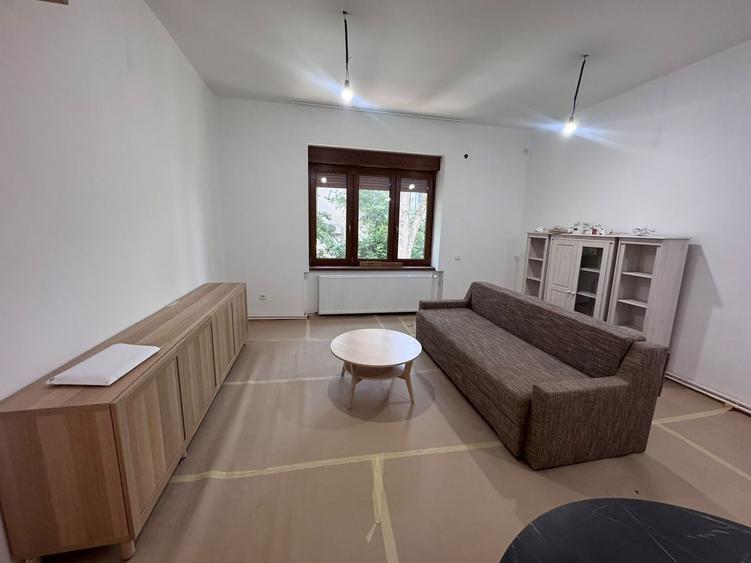 Apartament cu 2 camere, mobilat în Sub Arini