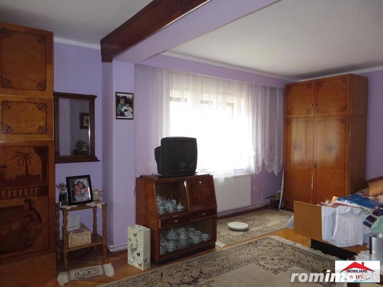 Casă cu 7 camere cu Teren 195 Mp în Semicentral