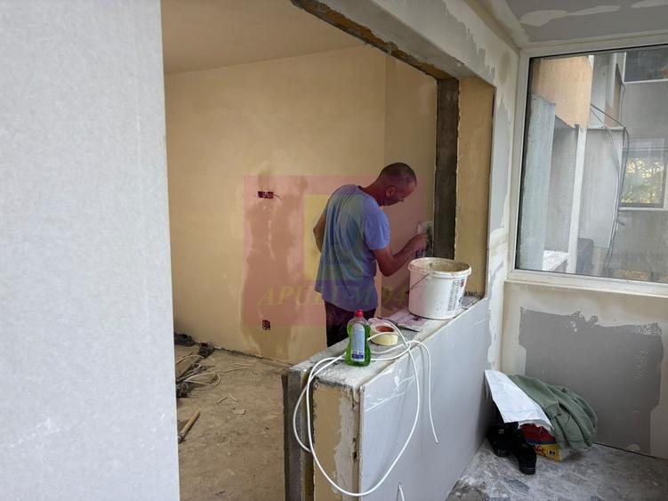 Apartament cu 3 camere semidecomandat în Lacul Tei