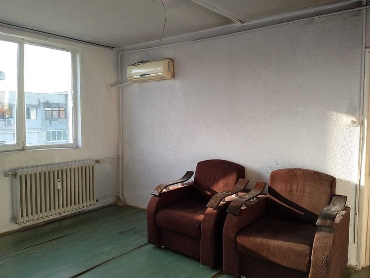 Apartament cu 4 camere semidecomandat în Drumul Taberei