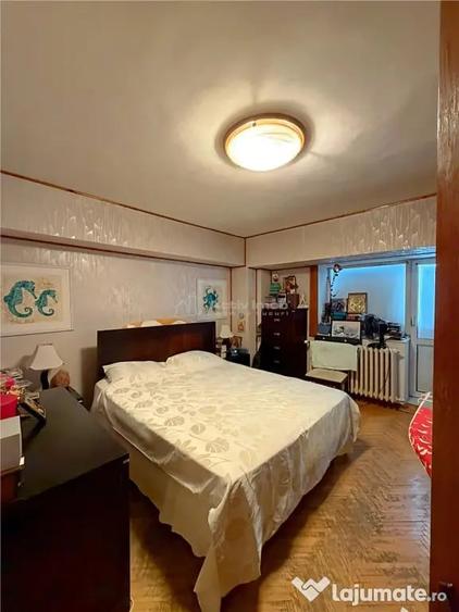 Apartament cu 4 camere decomandat în Decebal