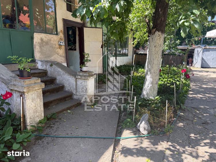 Casă cu 7 camere cu Teren 929 Mp în Central
