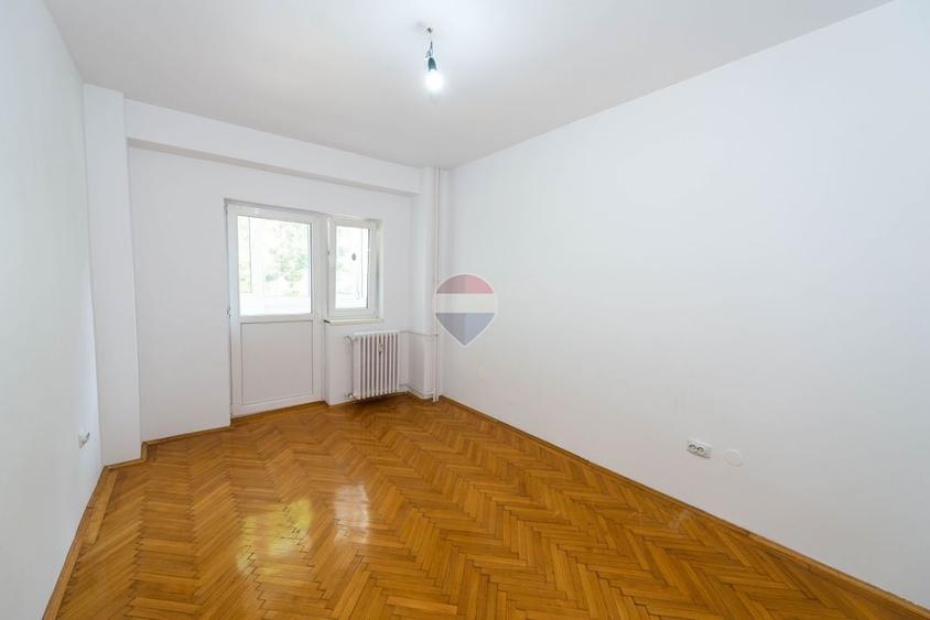 Apartament cu 3 camere decomandat în Victoriei
