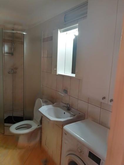 Apartament cu 2 camere decomandat, mobilat în Telecabinei