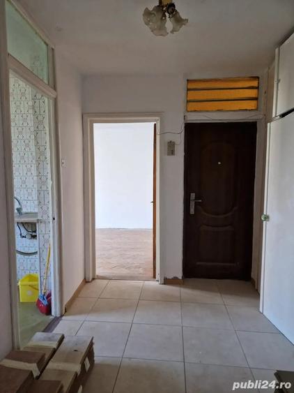 Apartament cu 3 camere decomandat în Mihai Bravu