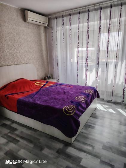 Apartament cu 3 camere decomandat în Barieră