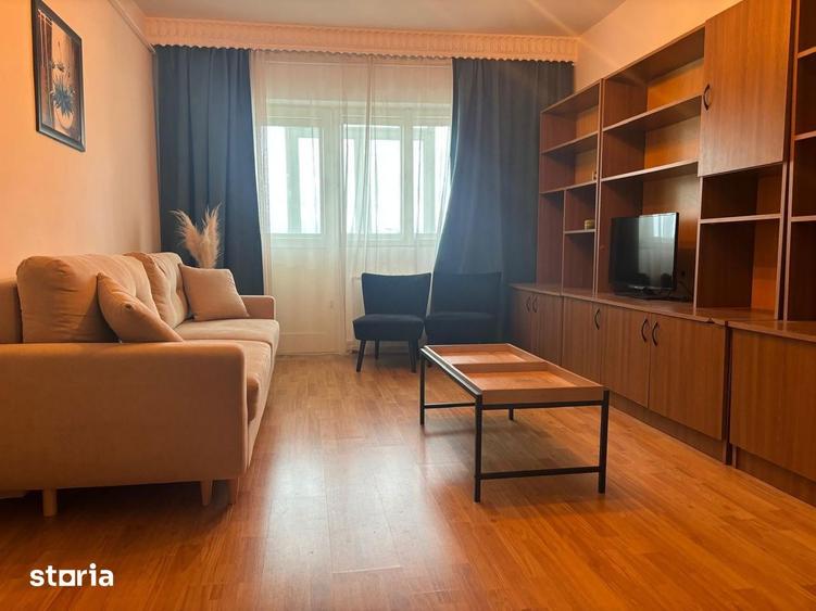 Apartament cu 3 camere decomandat, mobilat în Central