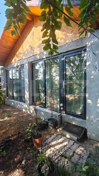 Casă cu 2 camere cu Teren 1300 Mp în Brezoaia