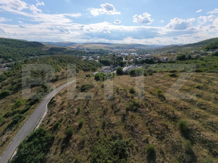 Teren agricol extravilan de 2200 mp, în Baciu