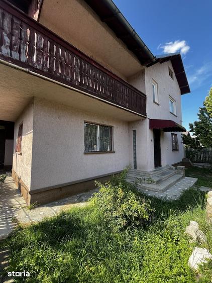 Casă cu 5 camere cu Teren 500 Mp în Priseaca