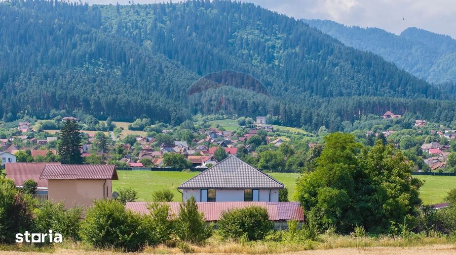 Casă cu 4 camere cu Teren 605 Mp în Florilor