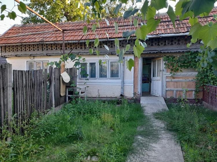Casă cu 4 camere în Cașin
