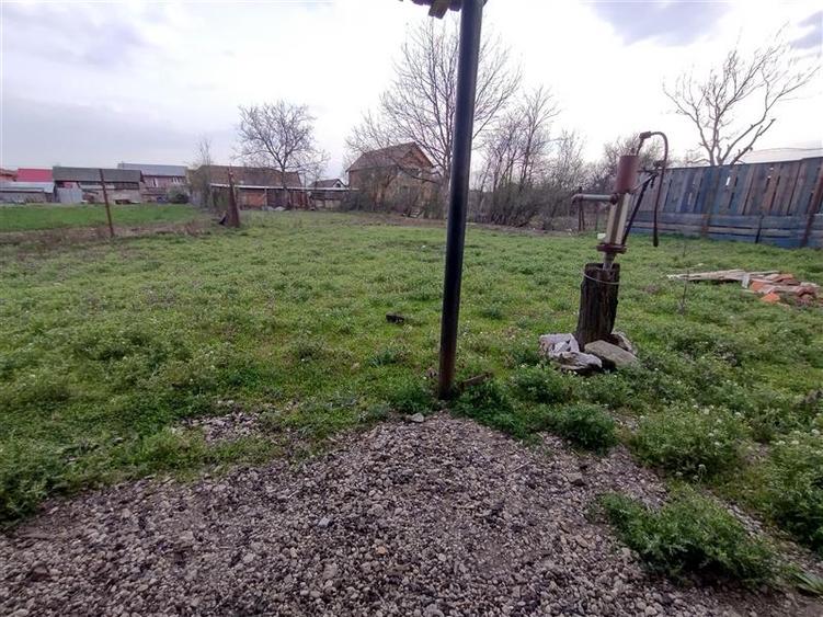 Casă individuală cu 6 camere cu Canalizare în Răcășdia