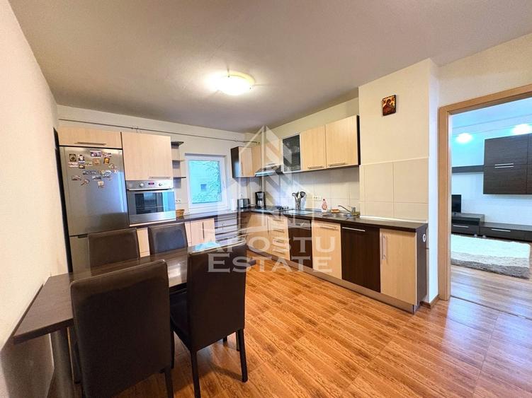 Apartament cu 4 camere decomandat, mobilat în Torontalului