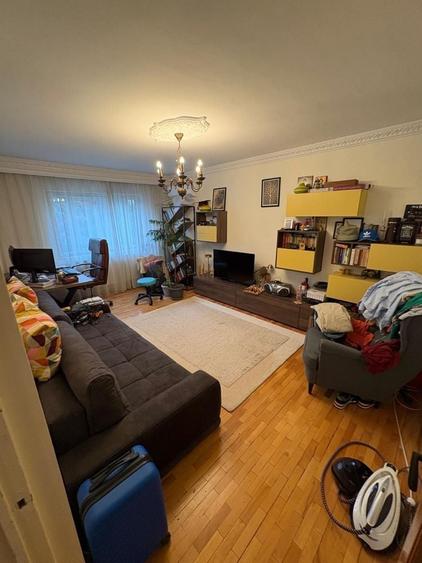Apartament cu 3 camere decomandat, mobilat în Gorjului