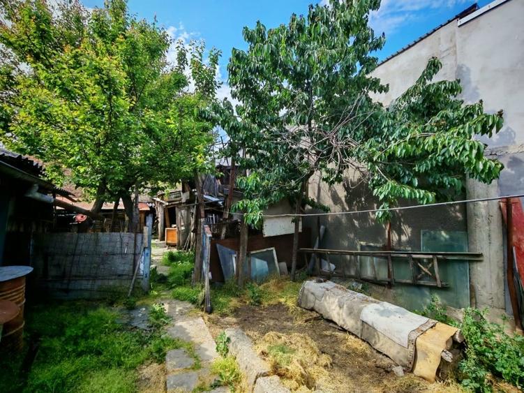 Casă individuală cu 4 camere cu Canalizare în Dorobanți