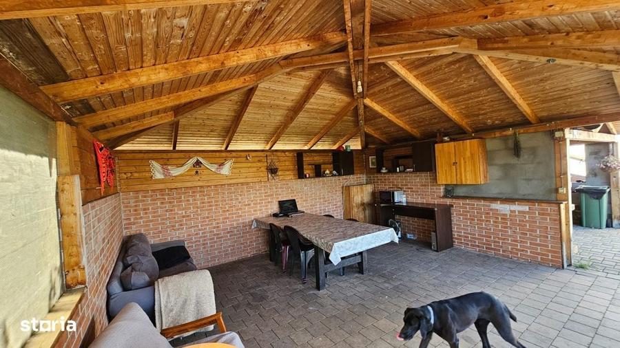 Casă cu 4 camere în Viișoara