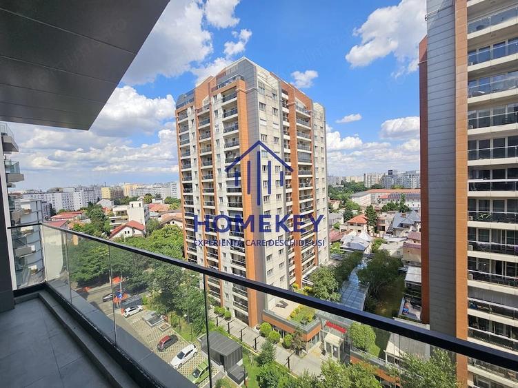 Apartament cu 3 camere decomandat în Est