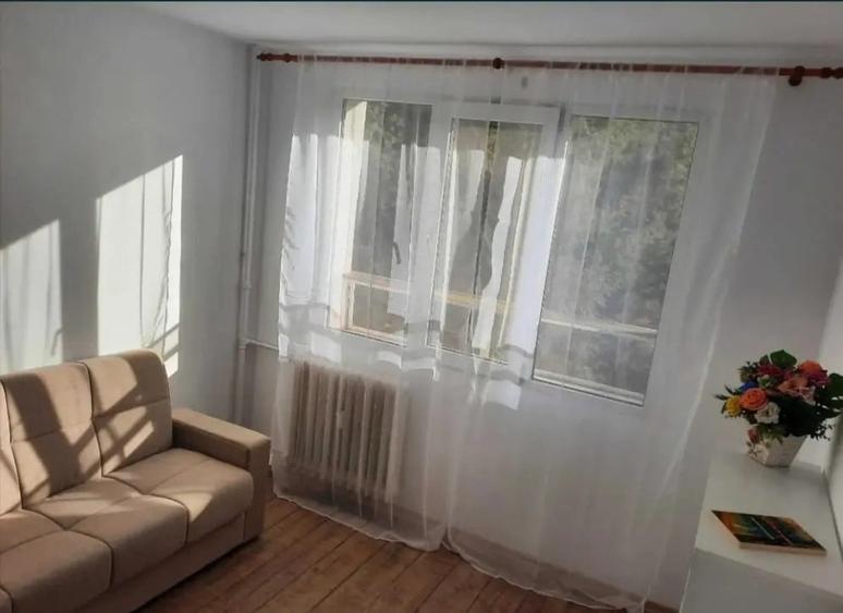 Apartament cu 3 camere decomandat, mobilat în Drumul Taberei
