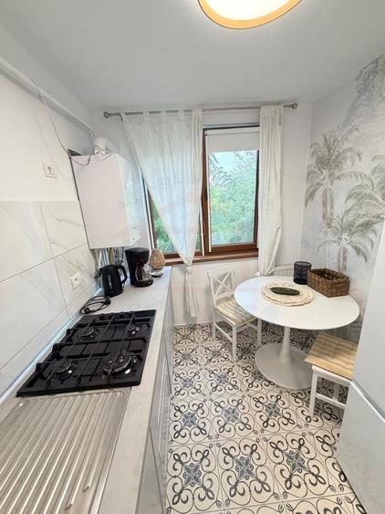 Apartament cu 3 camere semidecomandat, mobilat în Țiglina 1