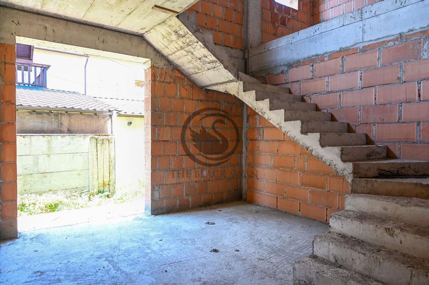 Casă individuală cu 5 camere cu Canalizare în Central
